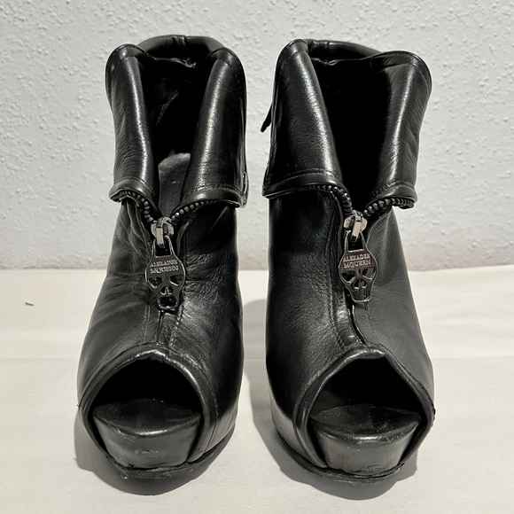 🔥Alexander McQueen 6 Stilettos moto jacket style shoes! Preloved by me🔥 - Picture 3 of 16